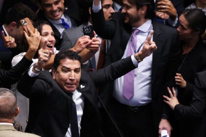 Senado rejeita indicação de Messias para STF