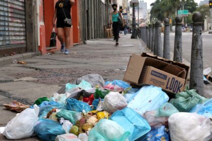Câmara aprova multa para quem descartar lixo em vias públicas