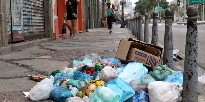 Câmara aprova multa para quem descartar lixo em vias públicas