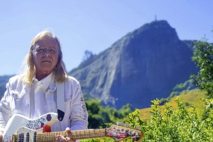 Exposição gratuita comemora 50 anos de carreira de Victor Biglione