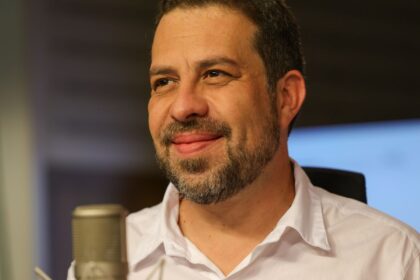 Na Mesa com Datena recebe o ministro Guilherme Boulos nesta terça